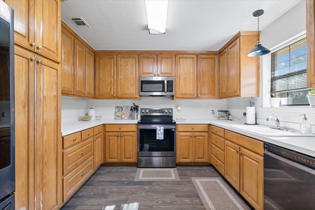 233 Reast Road, Whitesboro, TX 76273