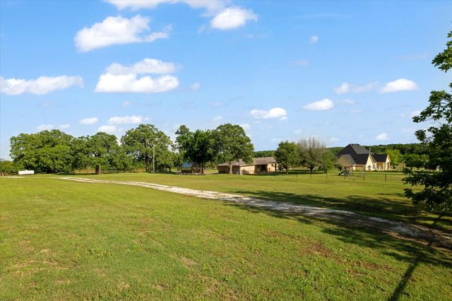 233 Reast Road, Whitesboro, TX 76273