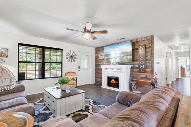 233 Reast Road, Whitesboro, TX 76273