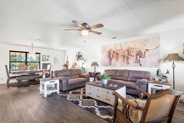 233 Reast Road, Whitesboro, TX 76273
