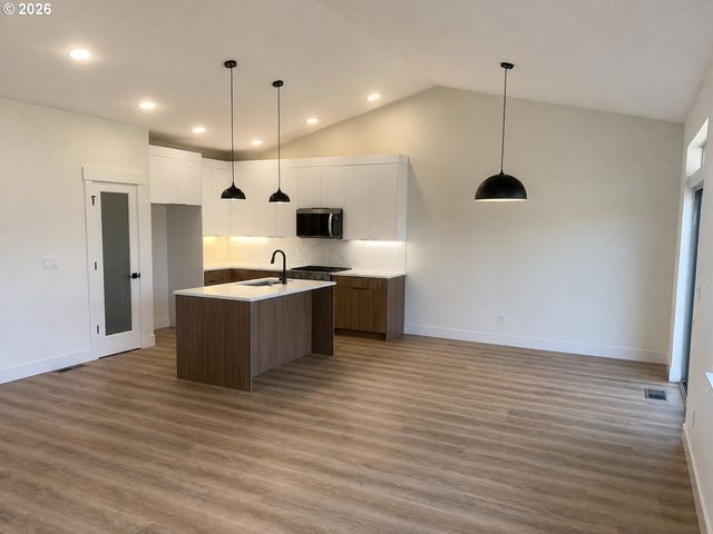 2150 NIGHTHAWK Ave, Stayton, OR 97383