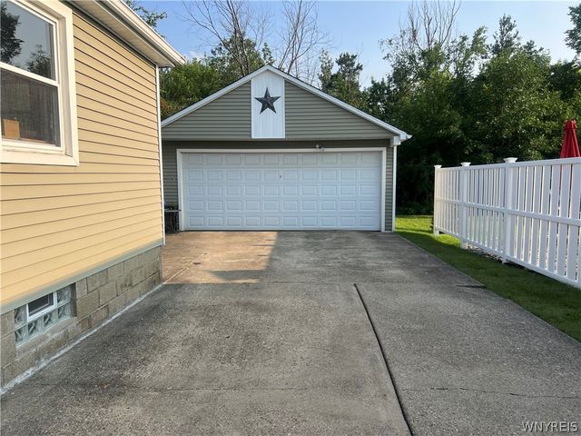 3712 Yale Ave Avenue, Hamburg, NY 14075