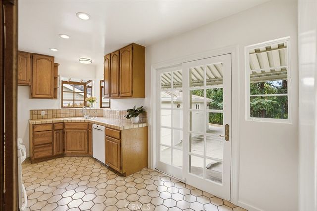 1631 Orange Tree Lane, La Canada Flintridge, CA 91011