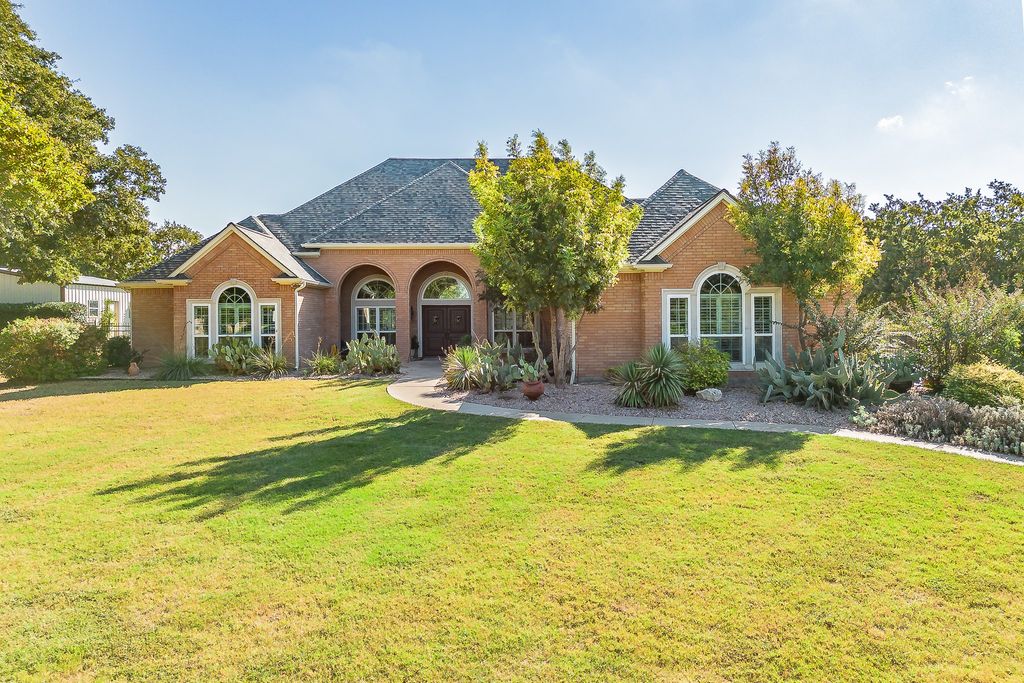 225 Sherry Lane, Burleson, TX 76028 — photo 2