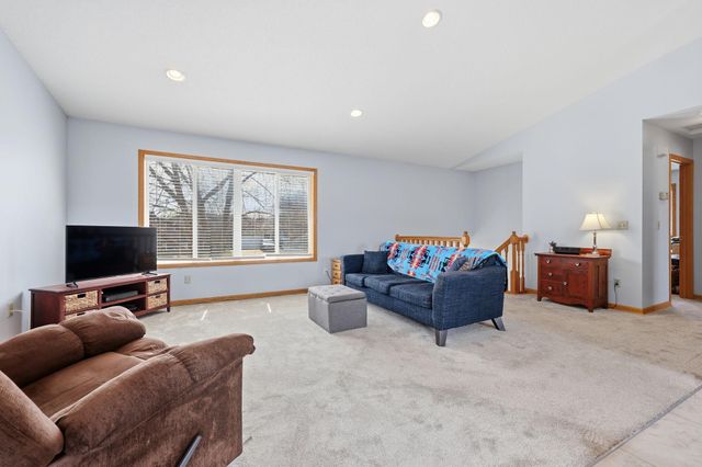 187 Bluestem Avenue, Shakopee, MN 55379