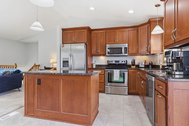 187 Bluestem Avenue, Shakopee, MN 55379