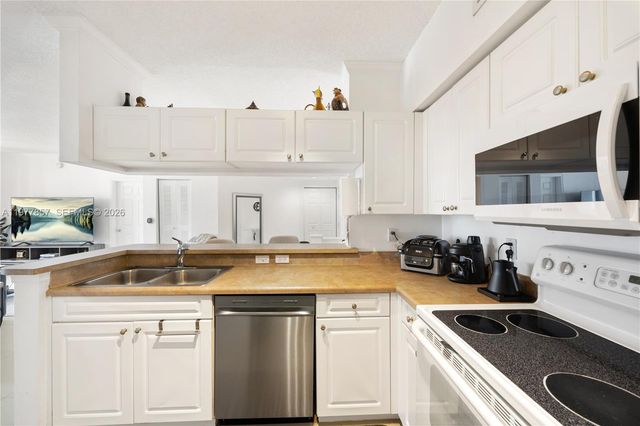 17100 N Bay Road 1810, Sunny Isles Beach, FL 33160