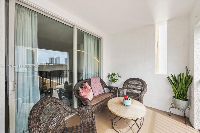 17100 N Bay Road 1810, Sunny Isles Beach, FL 33160
