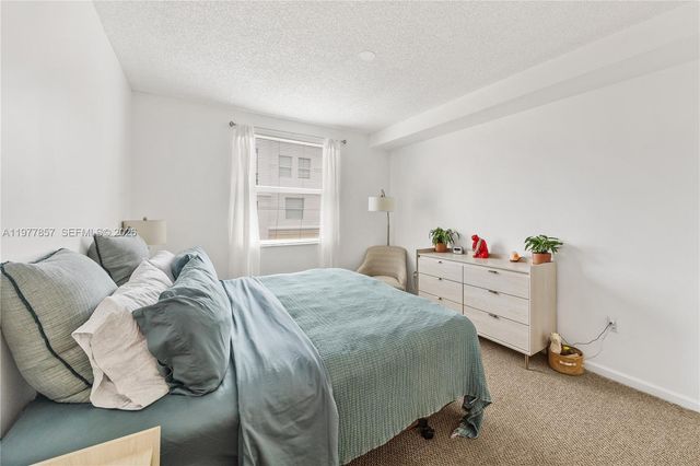17100 N Bay Road 1810, Sunny Isles Beach, FL 33160