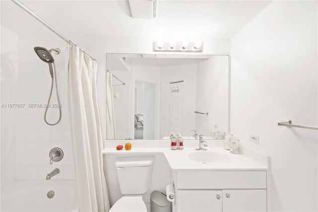 17100 N Bay Road 1810, Sunny Isles Beach, FL 33160