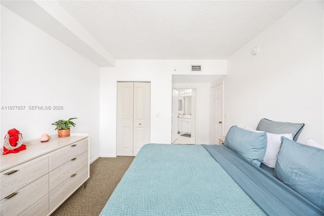 17100 N Bay Road 1810, Sunny Isles Beach, FL 33160