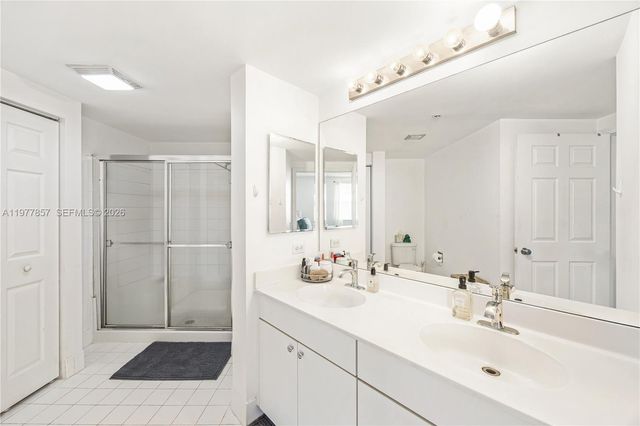 17100 N Bay Road 1810, Sunny Isles Beach, FL 33160