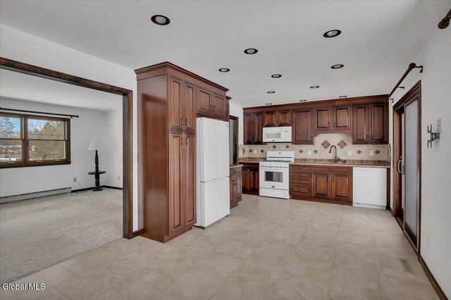 31 Tanners Lane, Rensselaer, NY 12144