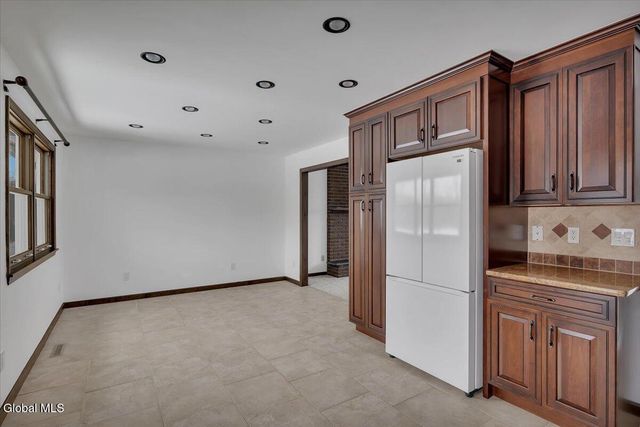 31 Tanners Lane, Rensselaer, NY 12144