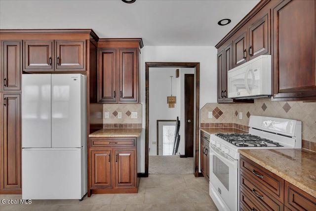 31 Tanners Lane, Rensselaer, NY 12144