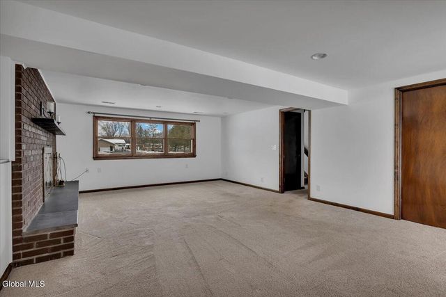 31 Tanners Lane, Rensselaer, NY 12144