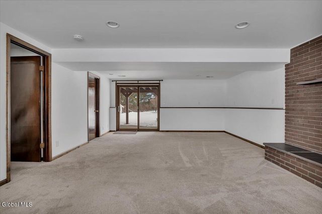 31 Tanners Lane, Rensselaer, NY 12144