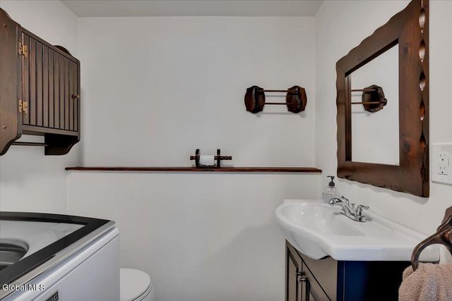 31 Tanners Lane, Rensselaer, NY 12144