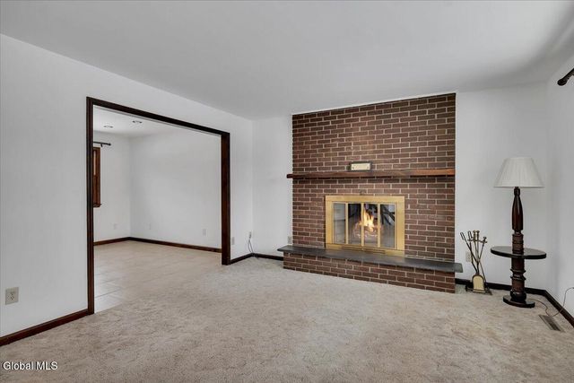 31 Tanners Lane, Rensselaer, NY 12144