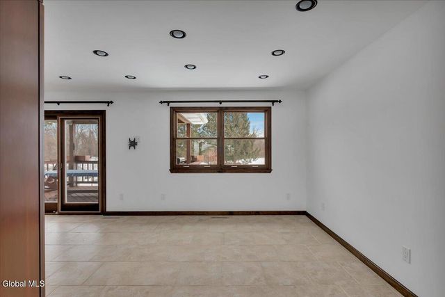 31 Tanners Lane, Rensselaer, NY 12144