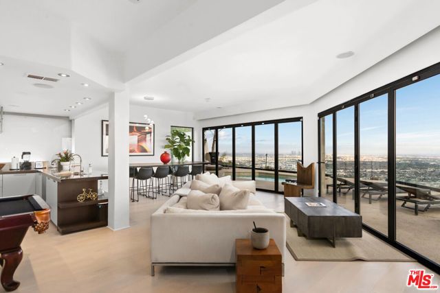 8308 Grand View Drive, Los Angeles, CA 90046