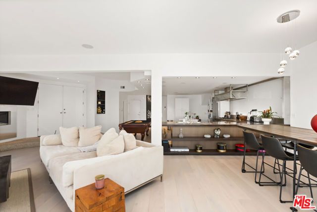 8308 Grand View Drive, Los Angeles, CA 90046