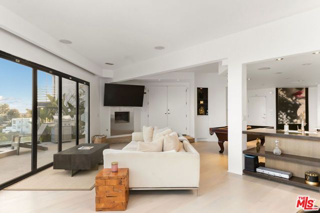 8308 Grand View Drive, Los Angeles, CA 90046