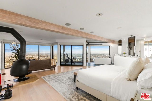 8308 Grand View Drive, Los Angeles, CA 90046