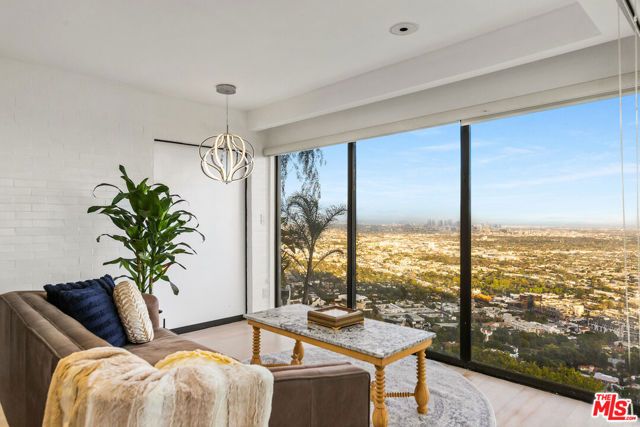 8308 Grand View Drive, Los Angeles, CA 90046