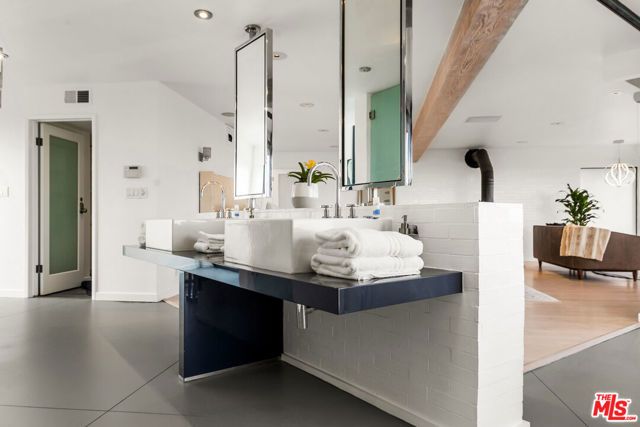 8308 Grand View Drive, Los Angeles, CA 90046