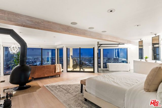 8308 Grand View Drive, Los Angeles, CA 90046