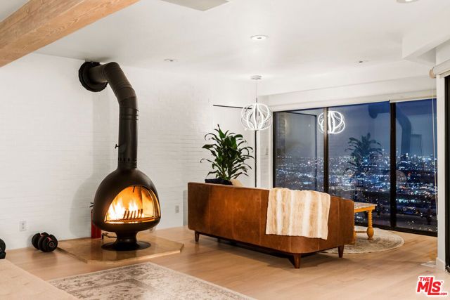 8308 Grand View Drive, Los Angeles, CA 90046