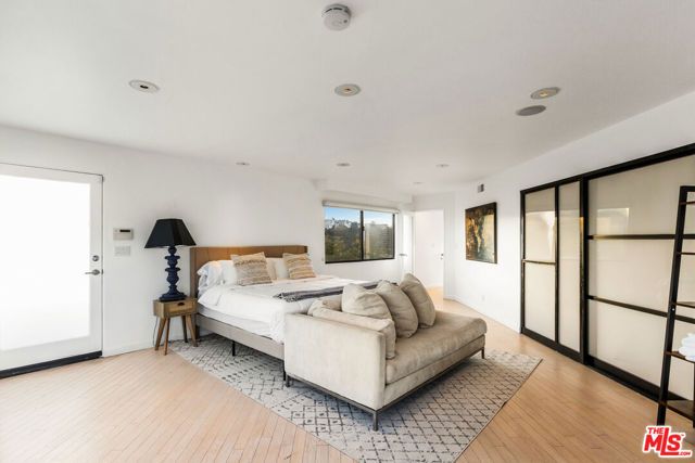 8308 Grand View Drive, Los Angeles, CA 90046