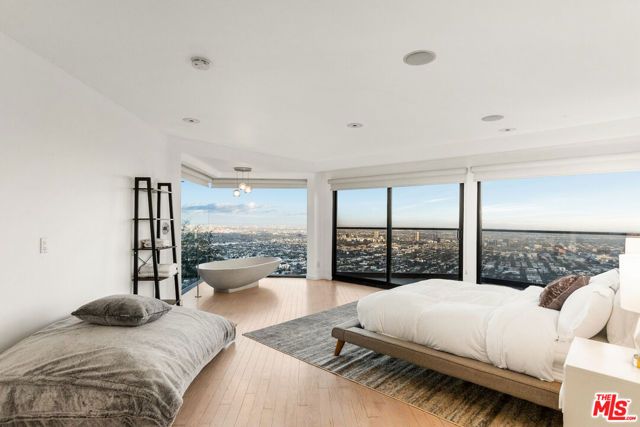 8308 Grand View Drive, Los Angeles, CA 90046