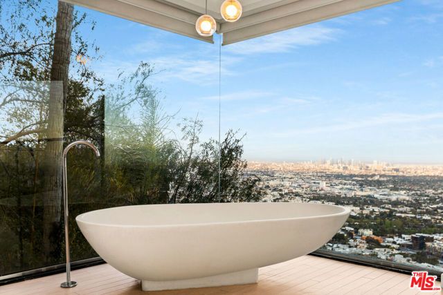 8308 Grand View Drive, Los Angeles, CA 90046