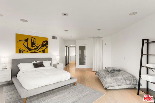 8308 Grand View Drive, Los Angeles, CA 90046