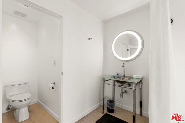 8308 Grand View Drive, Los Angeles, CA 90046