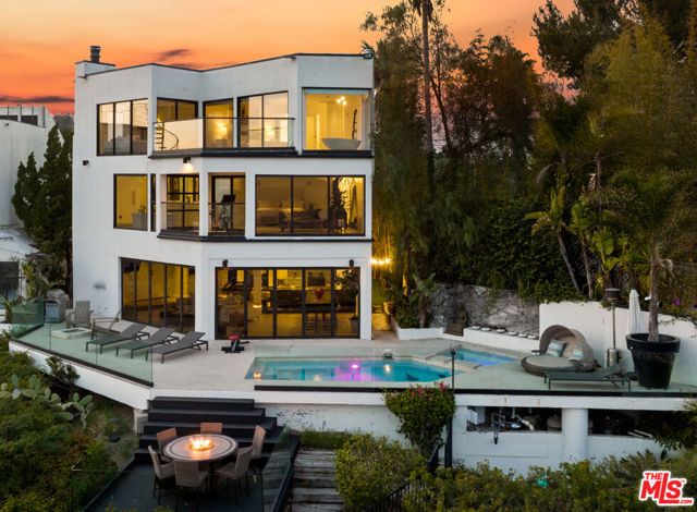 8308 Grand View Drive, Los Angeles, CA 90046