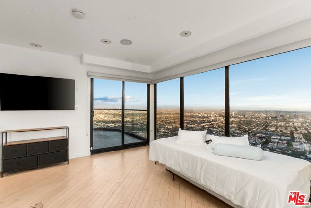 8308 Grand View Drive, Los Angeles, CA 90046