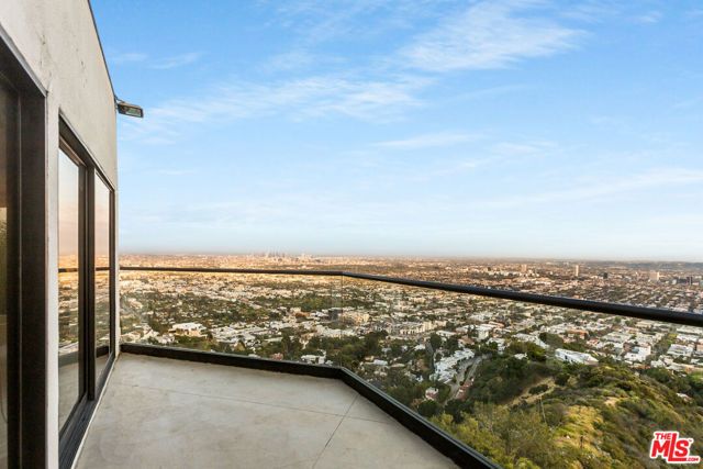 8308 Grand View Drive, Los Angeles, CA 90046