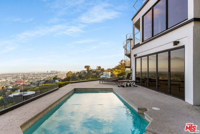 8308 Grand View Drive, Los Angeles, CA 90046