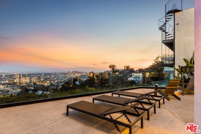 8308 Grand View Drive, Los Angeles, CA 90046