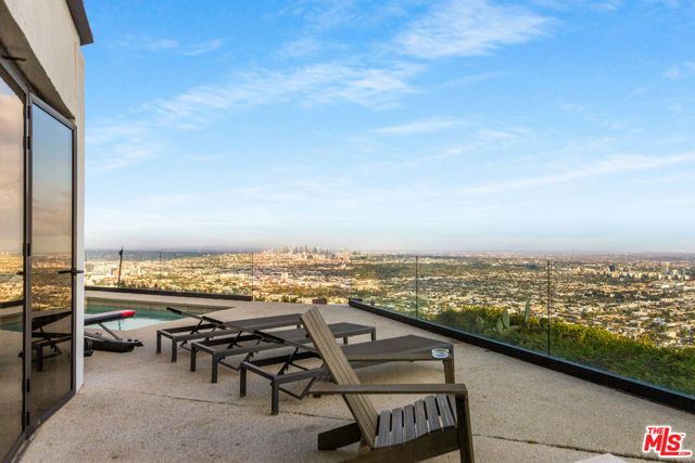 8308 Grand View Drive, Los Angeles, CA 90046