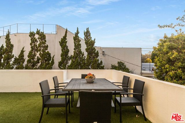 8308 Grand View Drive, Los Angeles, CA 90046