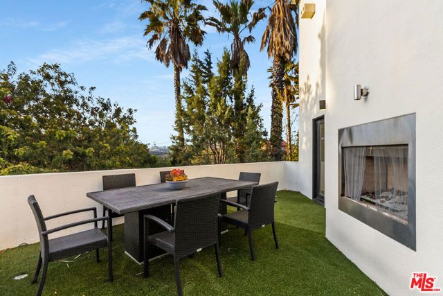 8308 Grand View Drive, Los Angeles, CA 90046