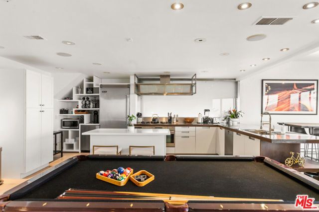 8308 Grand View Drive, Los Angeles, CA 90046