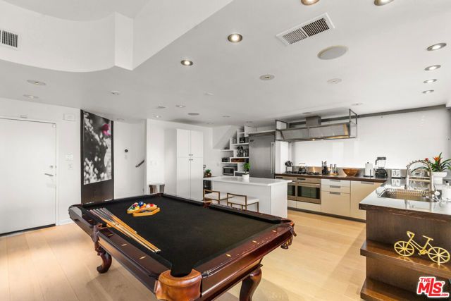 8308 Grand View Drive, Los Angeles, CA 90046