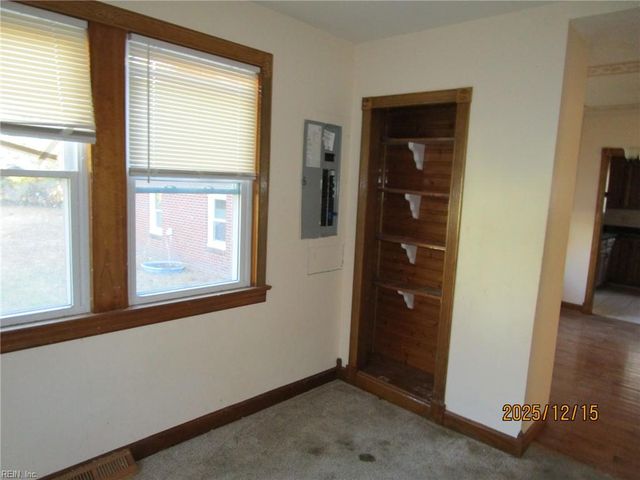 12 McDonald RD, Hampton, VA 23669