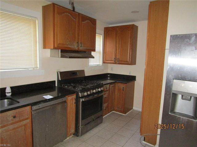 12 McDonald RD, Hampton, VA 23669