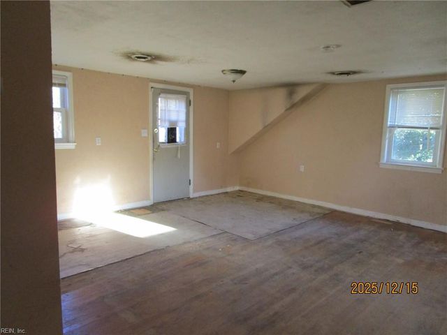 12 McDonald RD, Hampton, VA 23669